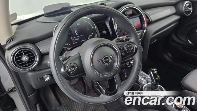 Mini Cooper 2021 — photo 18