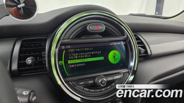 Mini Cooper 2021 — photo 26