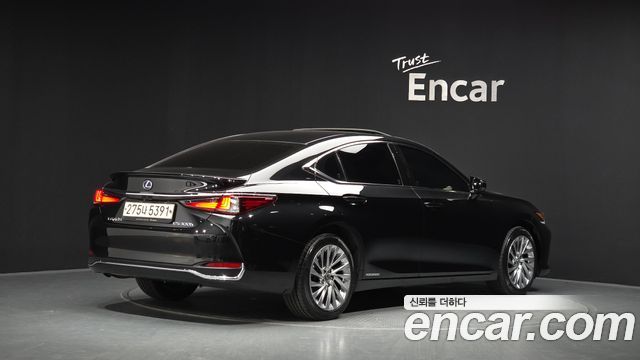 Lexus ES 2022 — photo 2