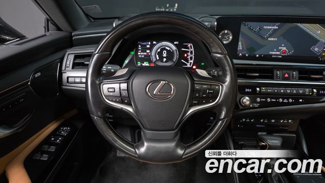 Lexus ES 2022 — photo 14