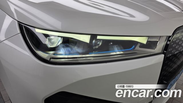 BMW iX 2022 — photo 8
