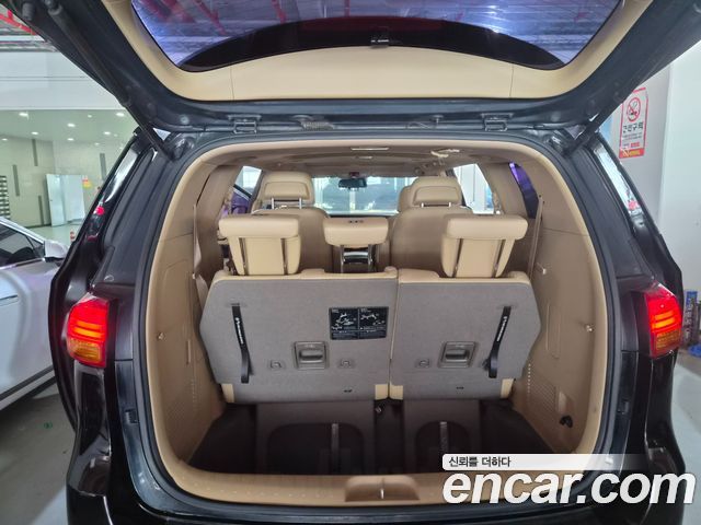 Kia Canival 2018 — photo 9