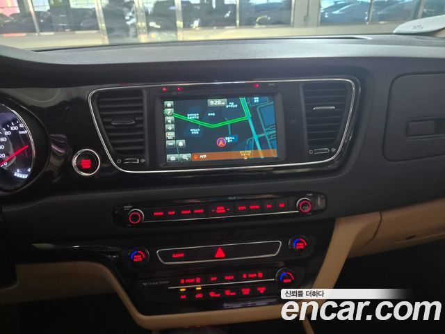 Kia Canival 2018 — photo 16