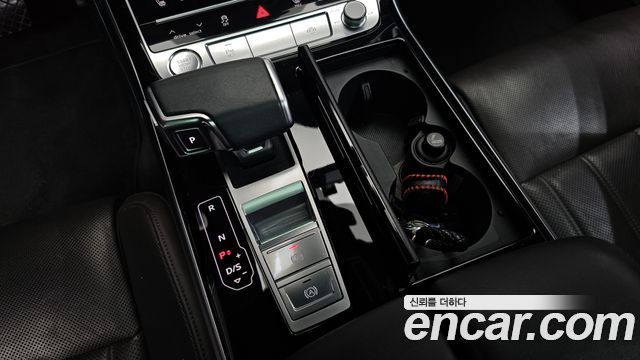 Audi A8 2020 — photo 12