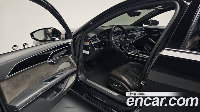Audi A8 2020 — photo 13