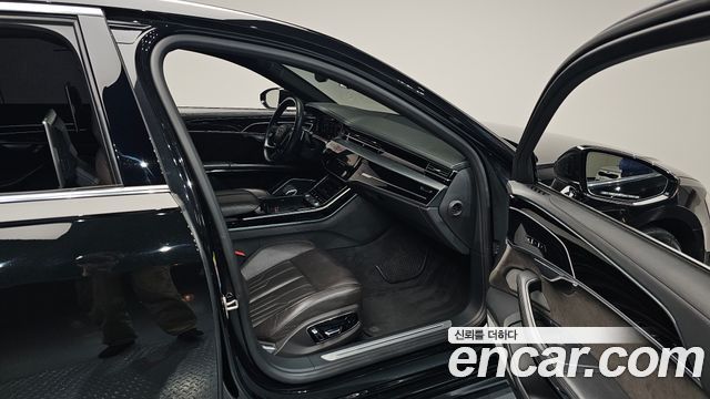 Audi A8 2020 — photo 17