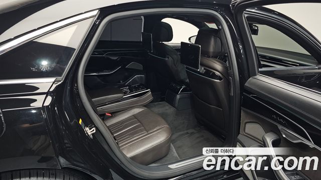 Audi A8 2020 — photo 18