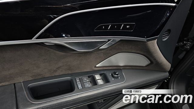 Audi A8 2020 — photo 24