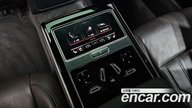 Audi A8 2020 — photo 25