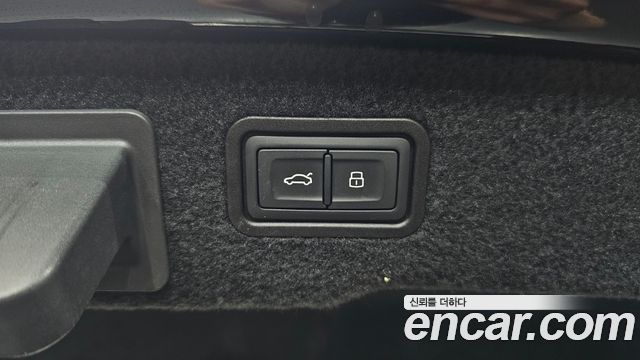 Audi A8 2020 — photo 26