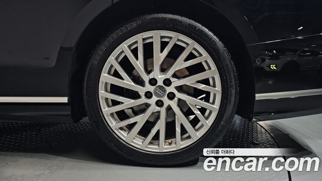 Audi A8 2020 — photo 7