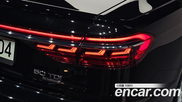 Audi A8 2020 — photo 9