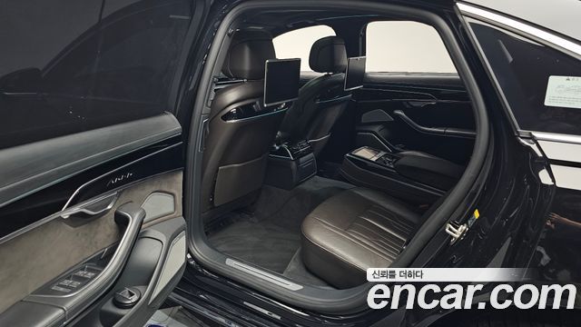 Audi A8 2020 — photo 16
