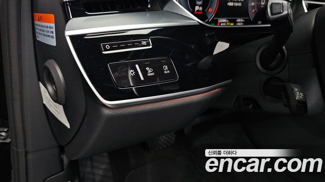 Audi A8 2020 — photo 30