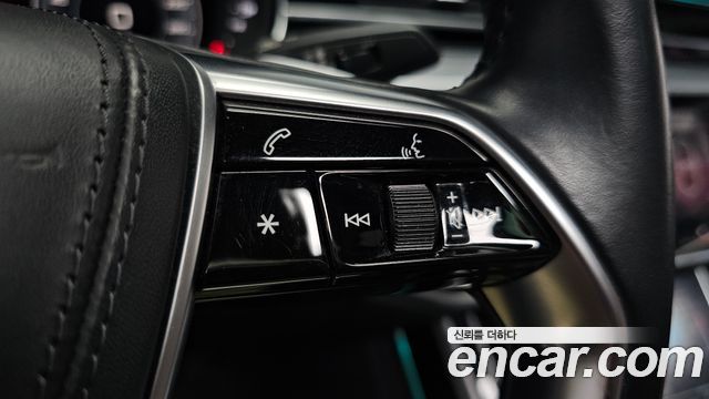 Audi A8 2020 — photo 32