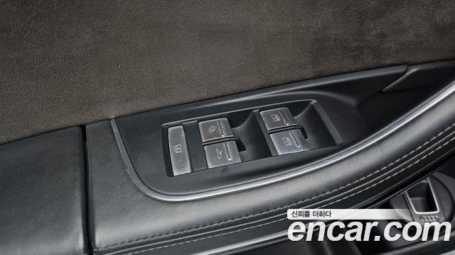 Audi A8 2020 — photo 36