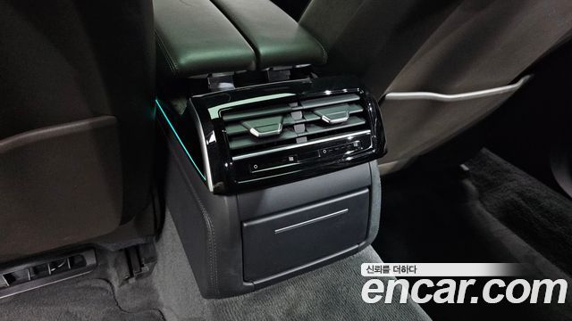 Audi A8 2020 — photo 38