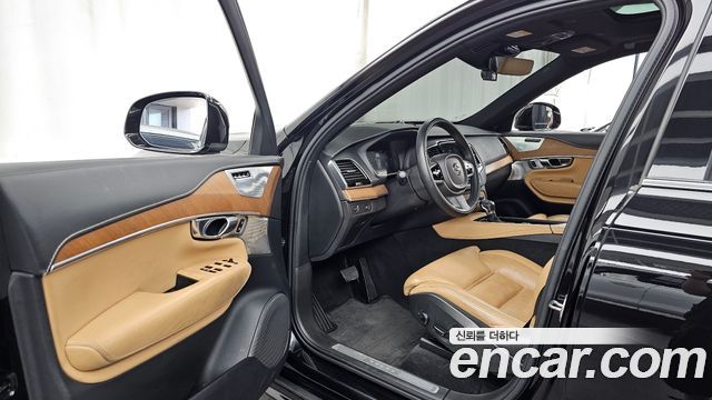 Volvo XC90 2019 — photo 10