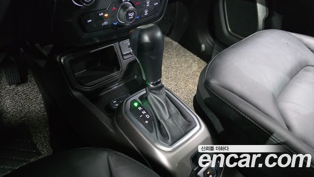 Jeep Renegade 2020 — photo 12