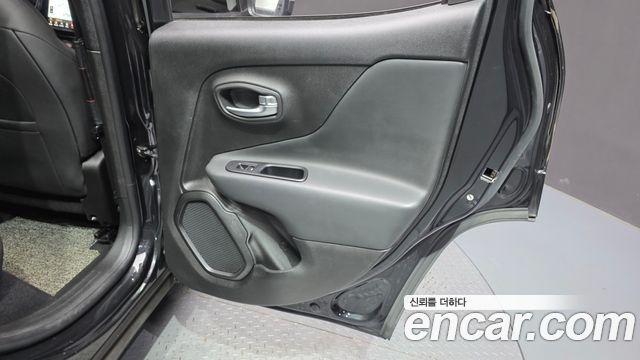 Jeep Renegade 2020 — photo 15
