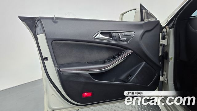 Mercedes-Benz CLA-Class 2018 — photo 14