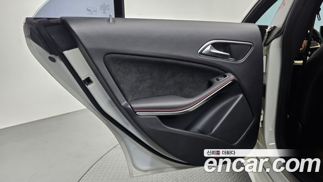 Mercedes-Benz CLA-Class 2018 — photo 15