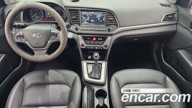 Hyundai AVANTE 2018 — photo 10