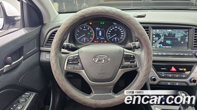 Hyundai AVANTE 2018 — photo 19