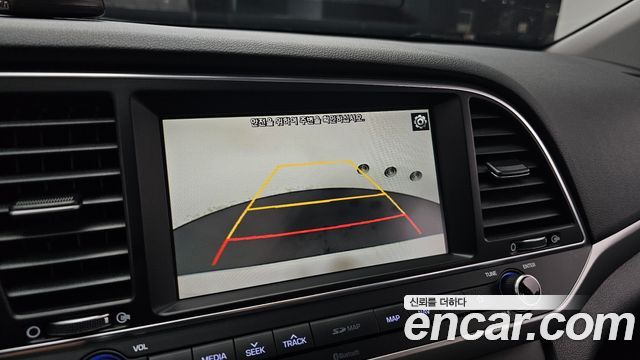 Hyundai AVANTE 2018 — photo 21