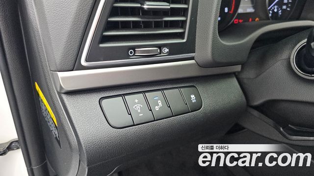 Hyundai AVANTE 2018 — photo 22