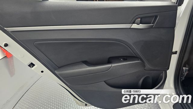 Hyundai AVANTE 2018 — photo 15