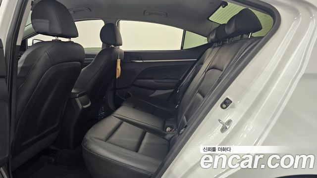 Hyundai AVANTE 2018 — photo 16