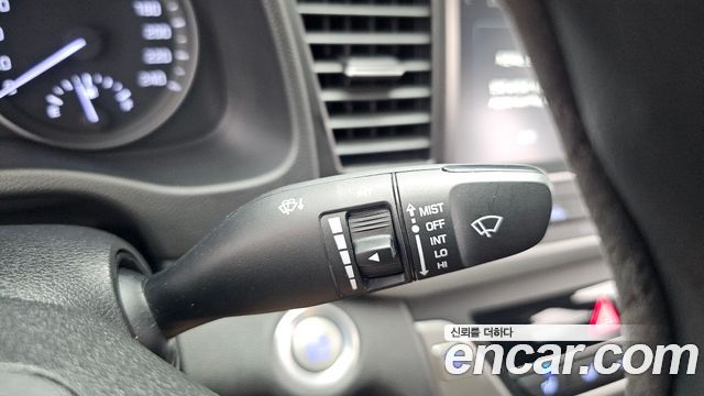 Hyundai AVANTE 2018 — photo 28