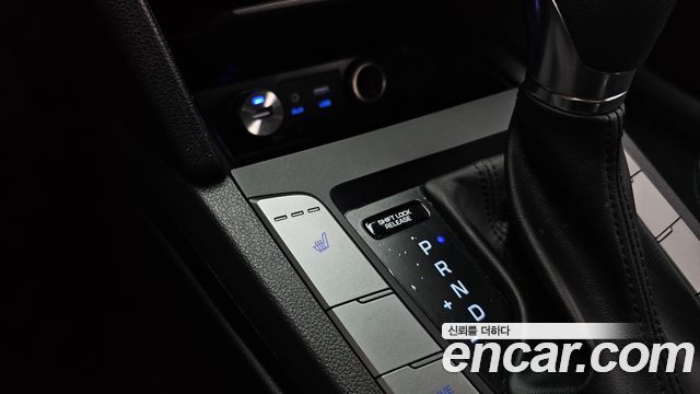 Hyundai AVANTE 2018 — photo 30