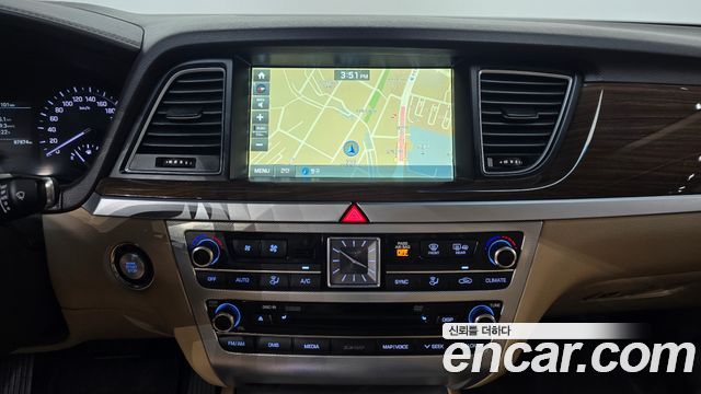 Genesis G80 2017 — photo 21
