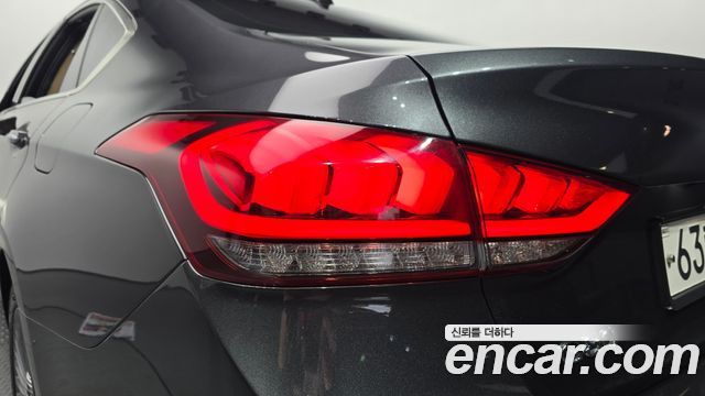 Genesis G80 2017 — photo 9