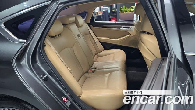 Genesis G80 2017 — photo 16