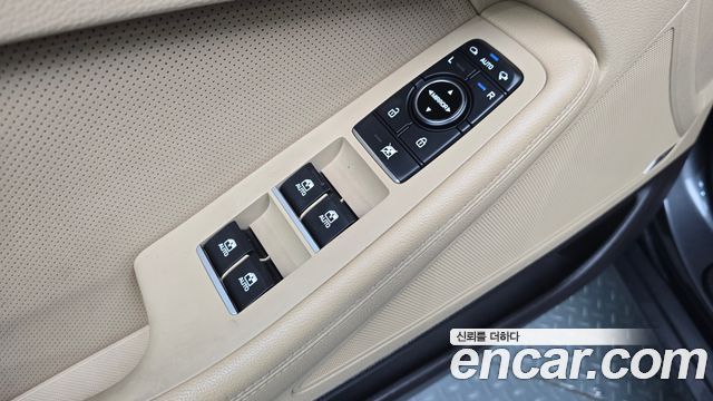 Genesis G80 2017 — photo 28