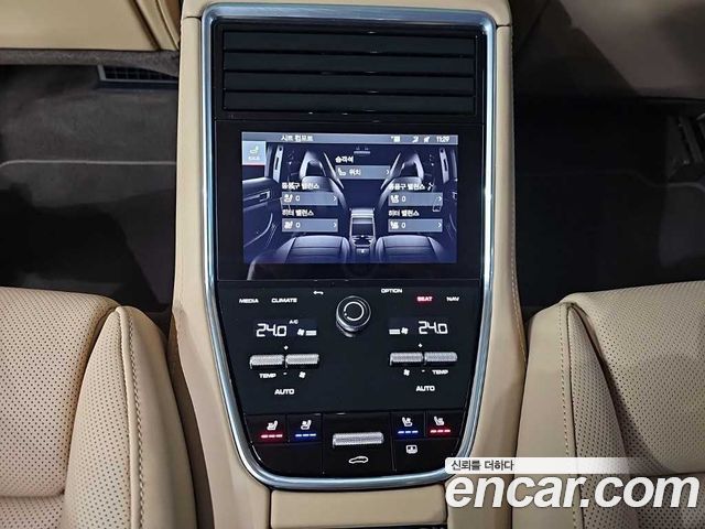 Porsche Panamera 2023 — photo 13