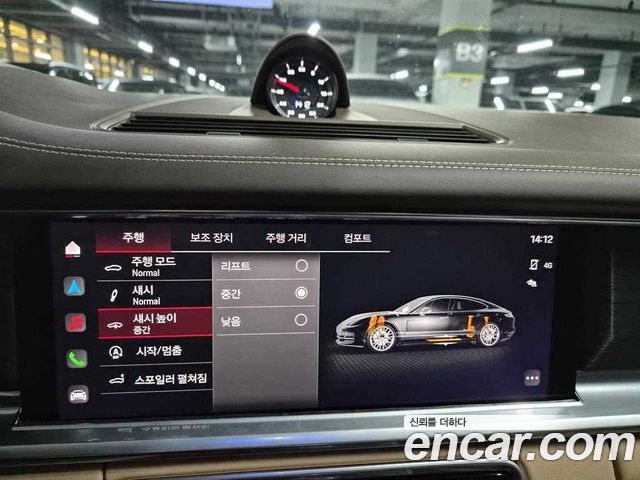 Porsche Panamera 2023 — photo 16