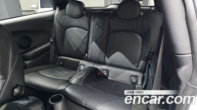 Mini Cooper 2022 — photo 18