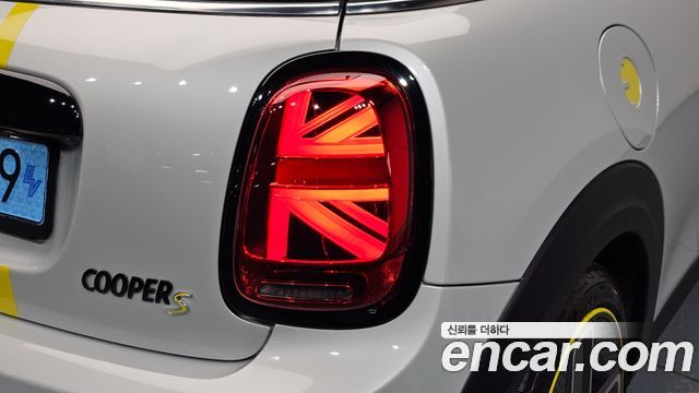 Mini Cooper 2022 — photo 9