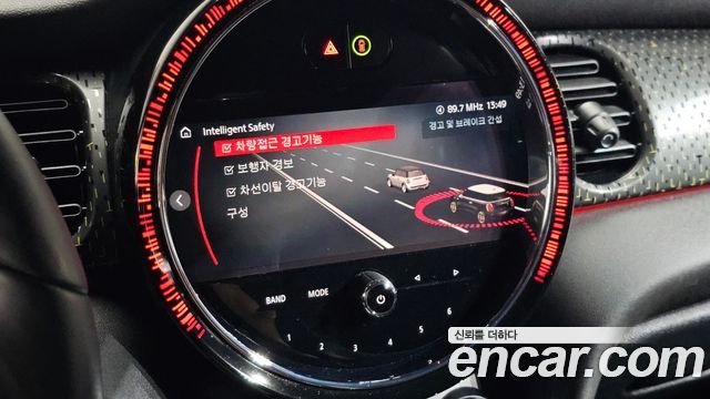 Mini Cooper 2022 — photo 27