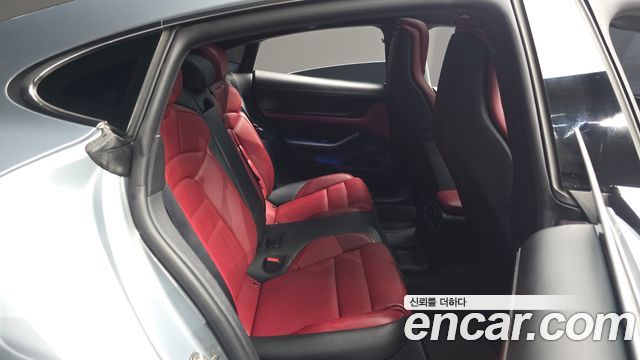 Porsche Taycan 2021 — photo 17