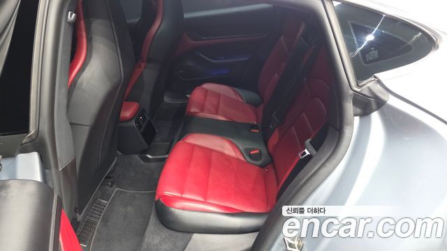 Porsche Taycan 2021 — photo 18