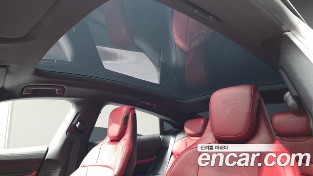 Porsche Taycan 2021 — photo 24