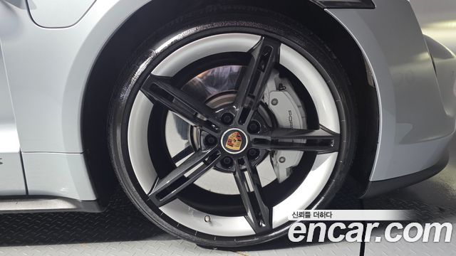 Porsche Taycan 2021 — photo 7