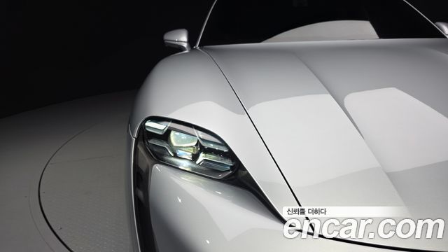 Porsche Taycan 2021 — photo 8