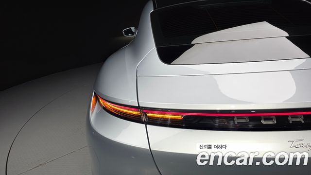 Porsche Taycan 2021 — photo 9