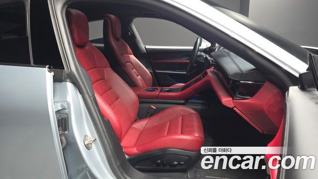 Porsche Taycan 2021 — photo 16